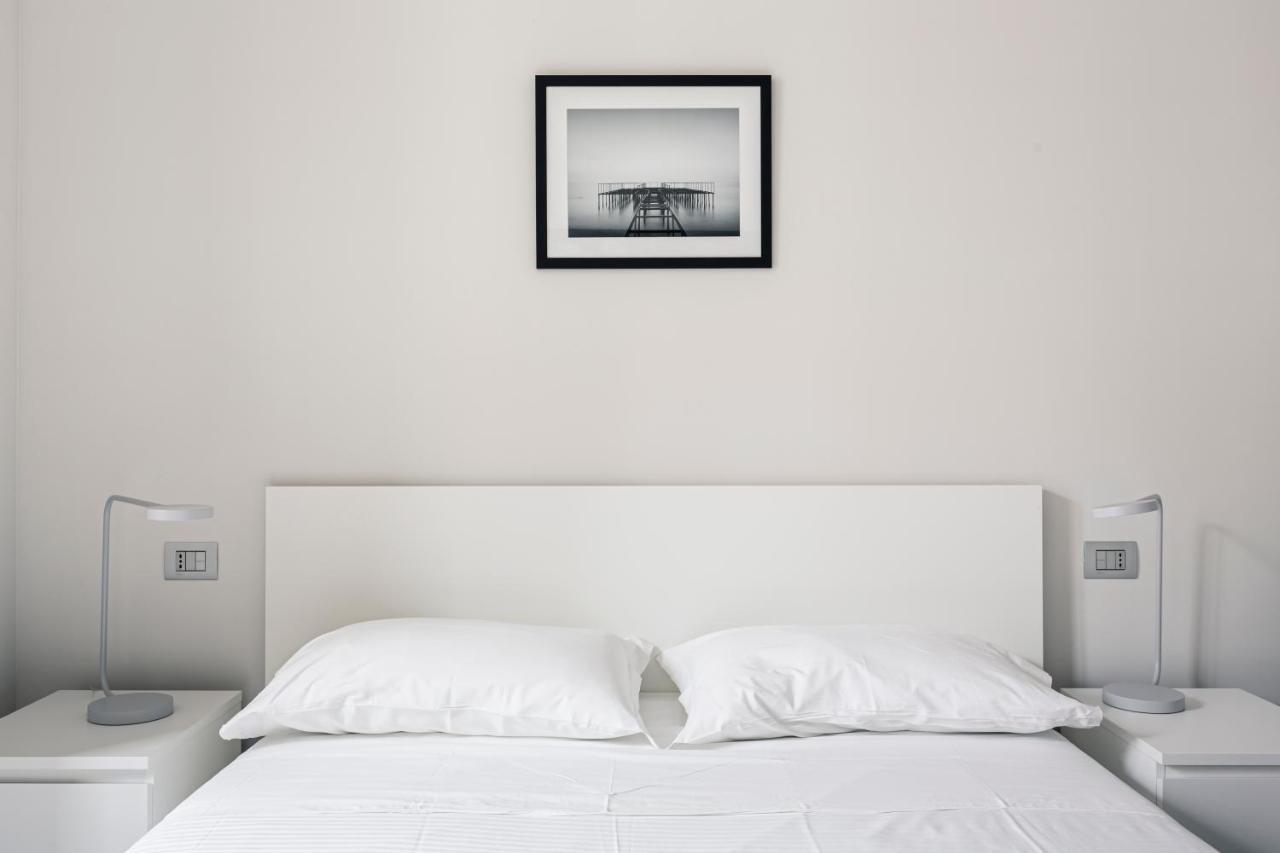 Wide And Bright Two Bedroom Apartment- Via Freguglia ミラノ エクステリア 写真